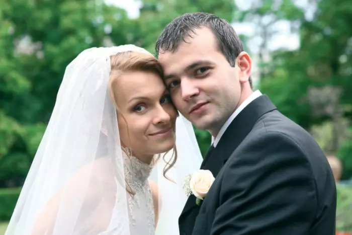 Fotografie din ziua nunții lui Mihai Morar cu Gabriela, din 2006