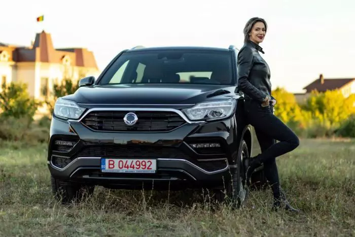 Roxana Ciuhulescu va prezenta o nouă emisiune motorsport la TVR.