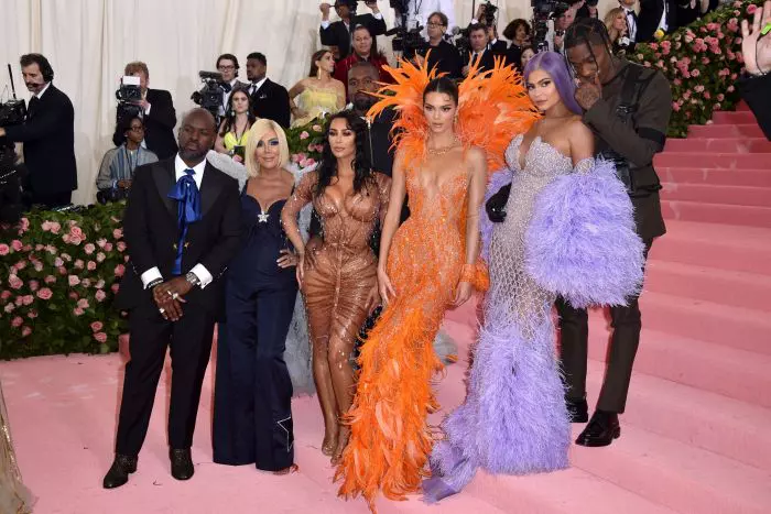 Corey Gamble, Kris Jenner, Kanye West, Kim Kardashian West, Kendall Jenner, Kylie Jenner și Travis Scott