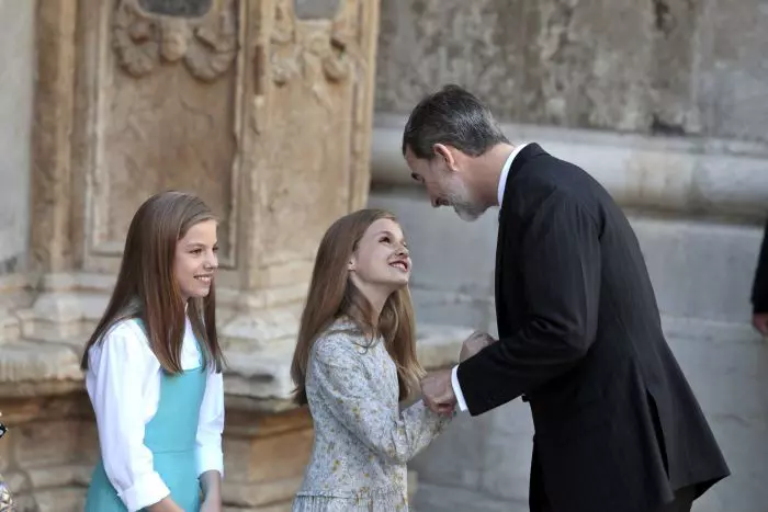 Prințesele Sofia și Leonor, alături de tatăl lor.