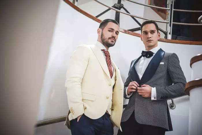 Cristina Ciobanașu îmbracă rochia de mireasă. Vlad Gherman poartă și el costumul de ginere