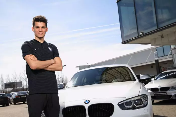 Ianis Hagi conduce un bolid de 340 CP, care ajunge de la 0 la 100 km în 4 secunde!