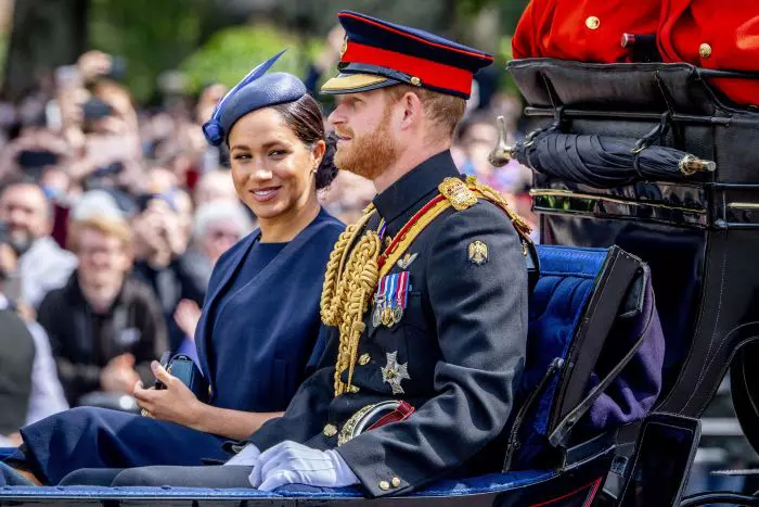 Prinţul Harry, Meghan Markle şi bebeluşul Archie vor efectua în toamnă prima vizită oficială în familie