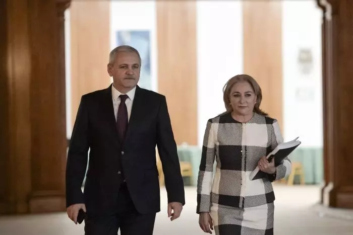 Evoluția din punct de vedere vestimentar a Vioricăi Dăncilă este vizibilă. Aici, în 2018