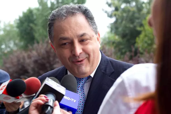 Marian Vanghelie a încercat să fenteze sistemul și a fost dat afară din examenul de BAC, fiind prins cu copiuțe...