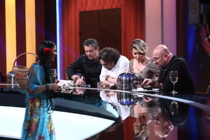 Ghicitoarea Malvina Ion la Chefi la cutite (4)