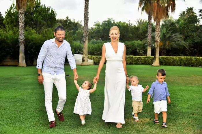 Ada Nechita si familia sa