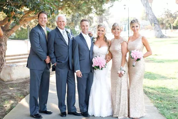 Familia lui Ron Ely, la nunta uneia dintre fiice (Cameron, în stânga)