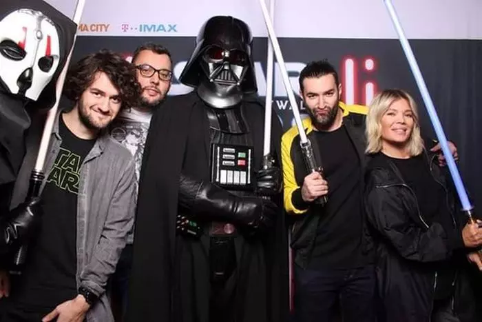 Smiley-si-Gina-Pistol