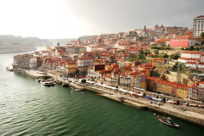 Porto_panorame_of_Ribeira_2.jpg