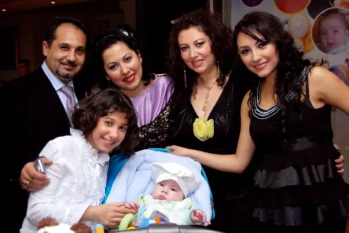 Andra și surorile ei