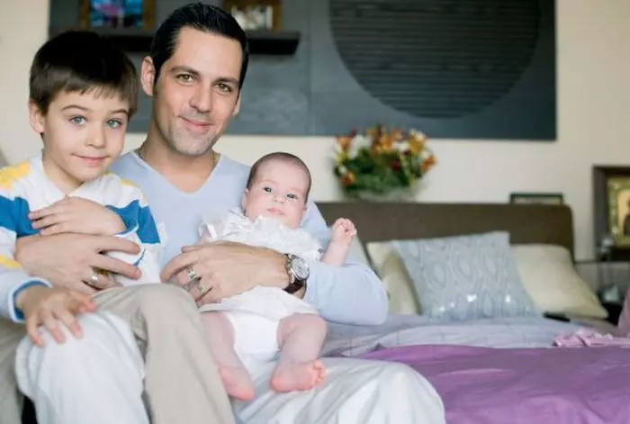 Ștefan Bănică alături de copiii lui, în urmă cu 12 ani