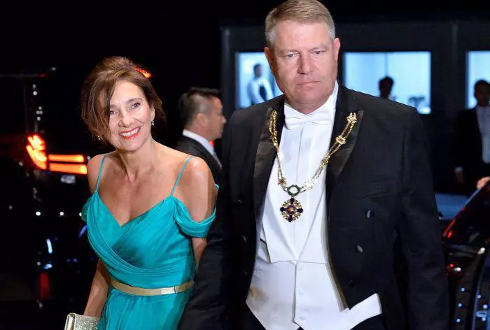 Klaus-Iohannis-sotie-intro