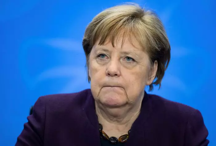 Angela Merkel suspectă de coronavirus