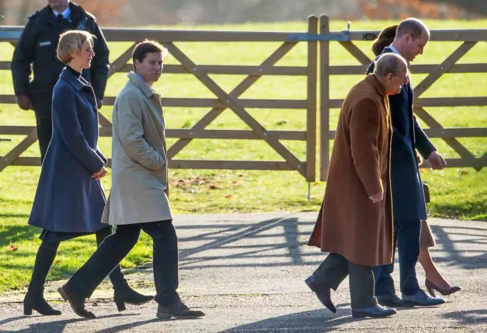 Prinţul Philip Duce de Edinburgh, Prinţul William Duce de Cambridge şi Kate Duchess of Cambridge Katherine Catherine Middleton la Biserica Sandringham