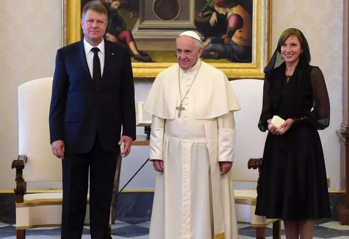 Papa Francis alaturi de Klaus Iohannis si soţia lui