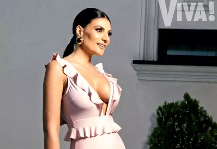 Ioana-Ginghina in Viva intro-699x1024