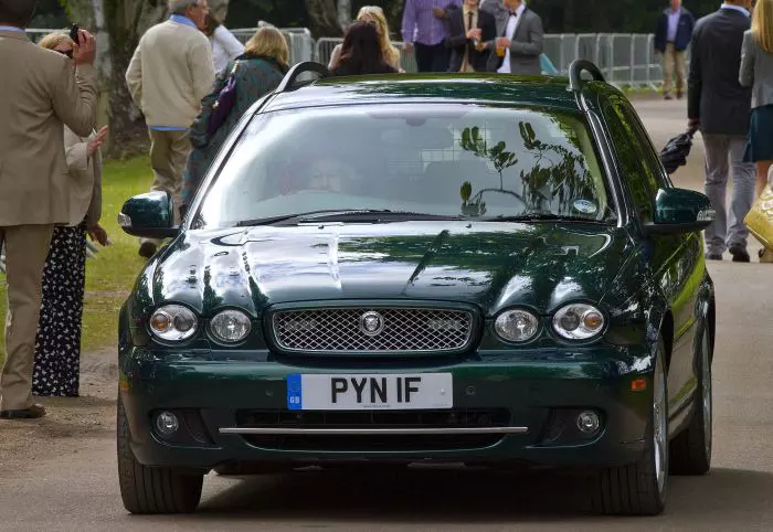 Regina Elisabeta a II-a încă mai conduce la 92 de ani.