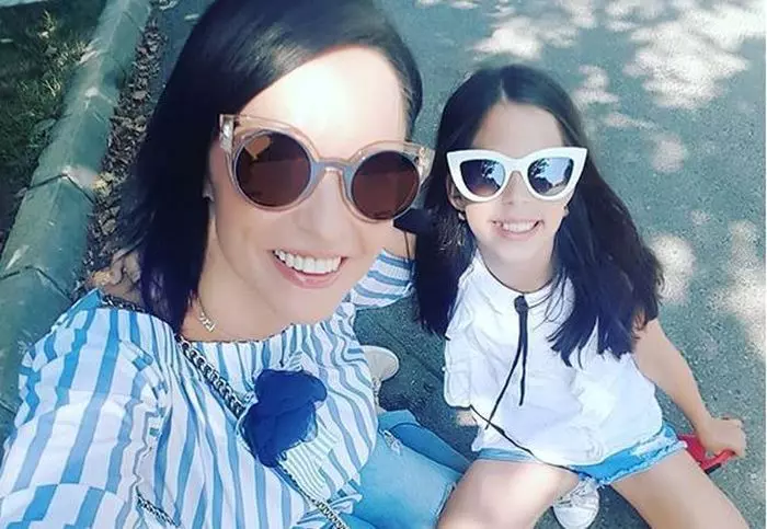 Andreea a mai postat o imagine cu Violeta și anul trecut, dar ambele purtau ochelari de soare