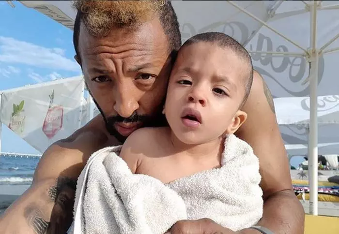 Leon suferă de o formă de paralizie cerebrală