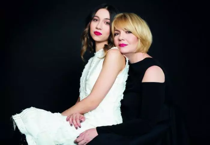 Emilia Popescu și Maria într-o ședință foto pentru Psychologies