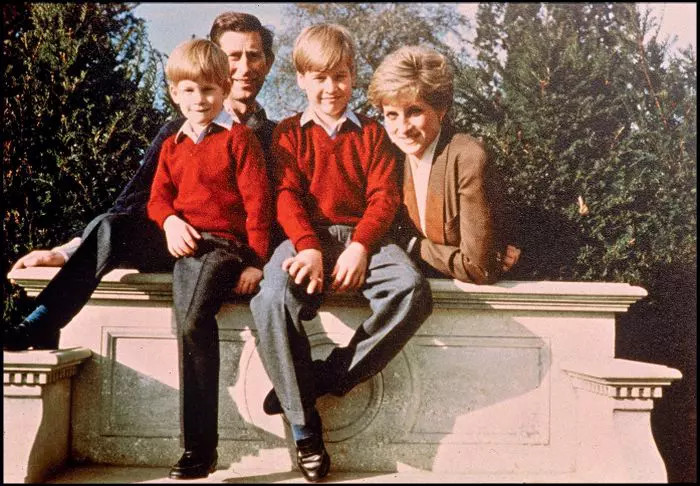 Diana și Charles, alături de băieții lor, Harry și William