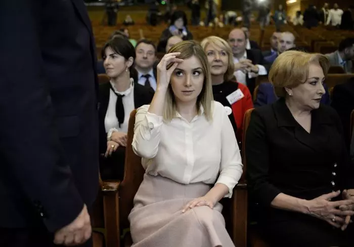 Irina Tănase a purtat culori pastel la congresul PSD