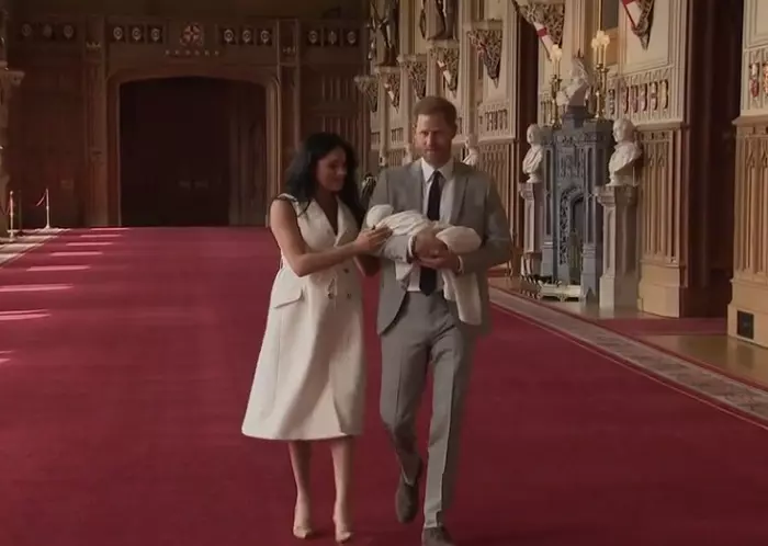 Prima imagine cu bebelusul regal