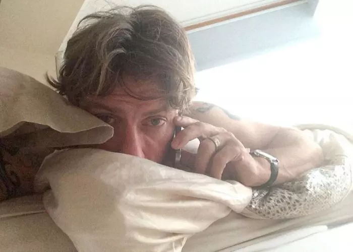 wakeupcall-hugh-grant.jpg