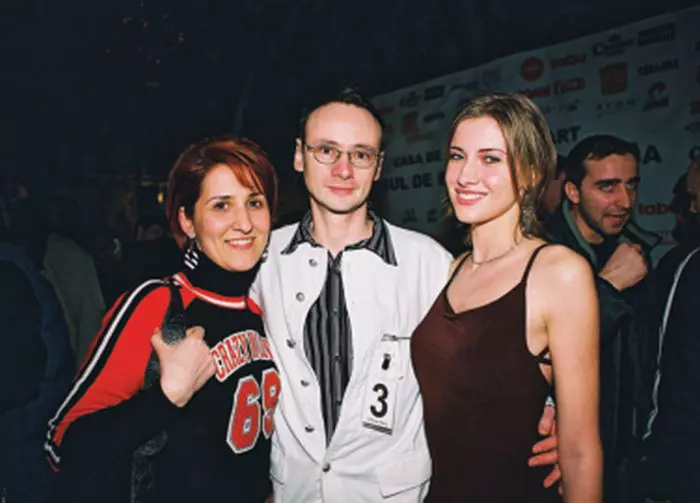 Iulia Albu, la un eveniment  monden în 2004, alături de fostul soț, Mihai Albu