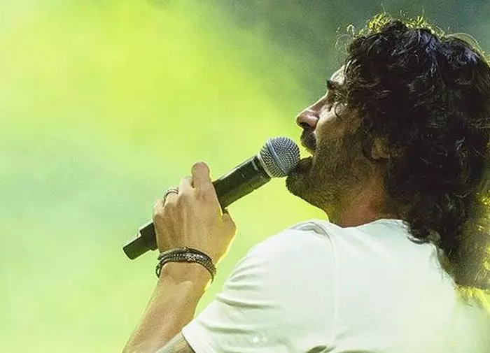 Pepe poartă multe brățari, dar cea mai valoroasă e cea gravată cu numele fetițelor sale