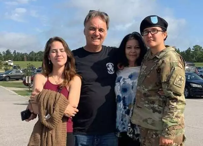 Elena Cârstea, cu fiicele și soțul ei