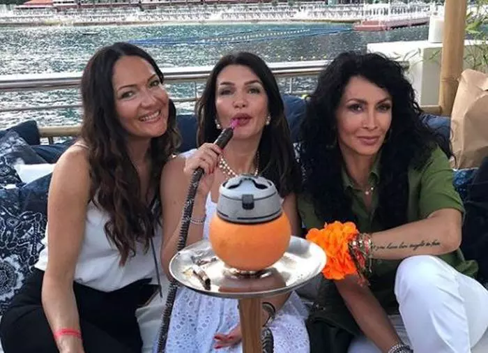 Mihaela Rădulescu și prietenele ei