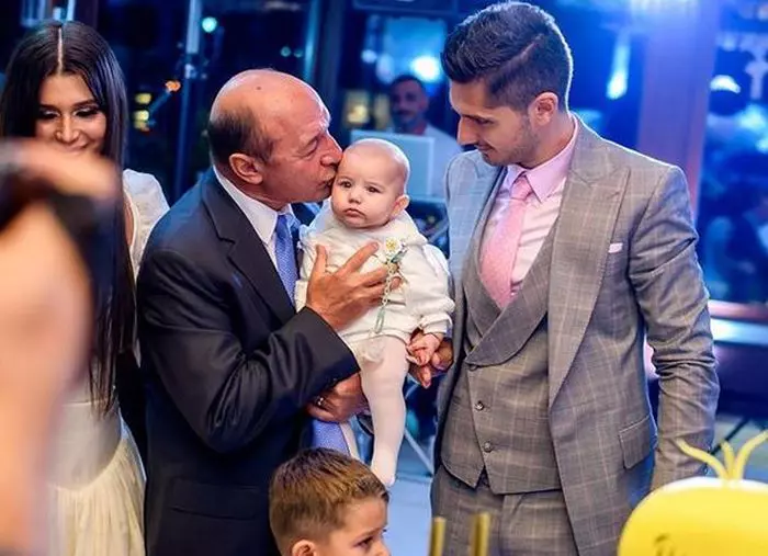 Cătălin Tomata, cu fiica sa, Anastasia și bunicul acesteia, Traian Băsescu