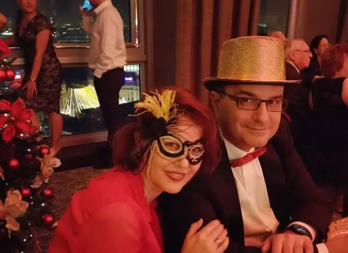 Lucian Mandruta si sotia sa, Ioana 4