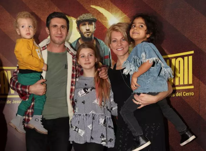 Dana Nălbaru și familia sa