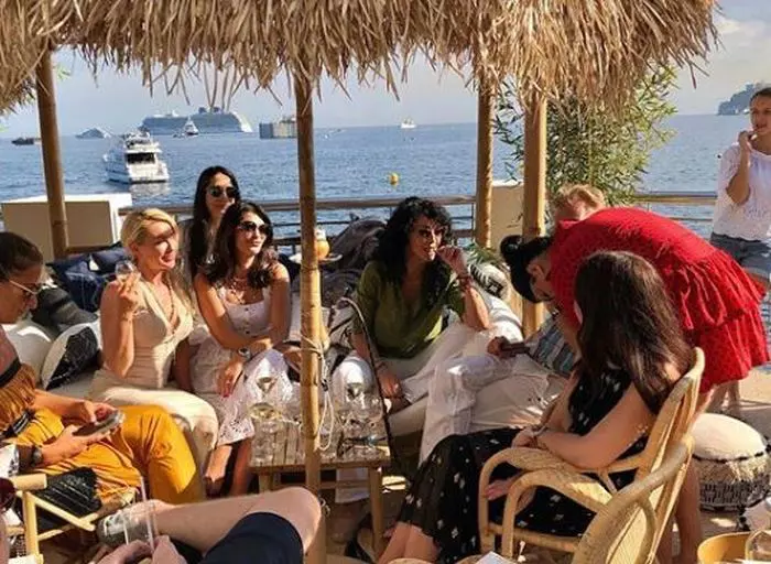 Mihaela Rădulescu și prietenele ei