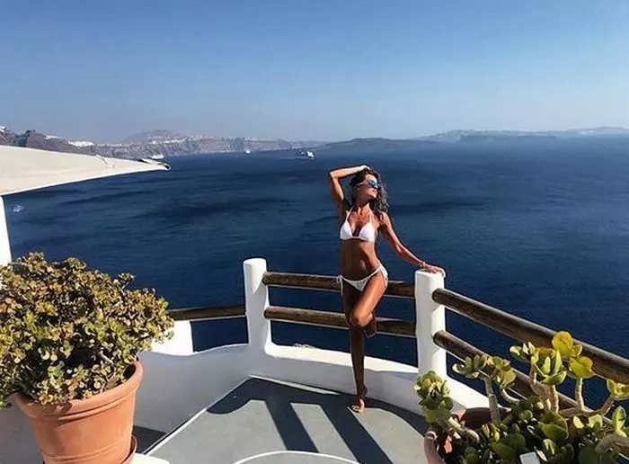 Diana se relaxează zilele acestea în Santorini