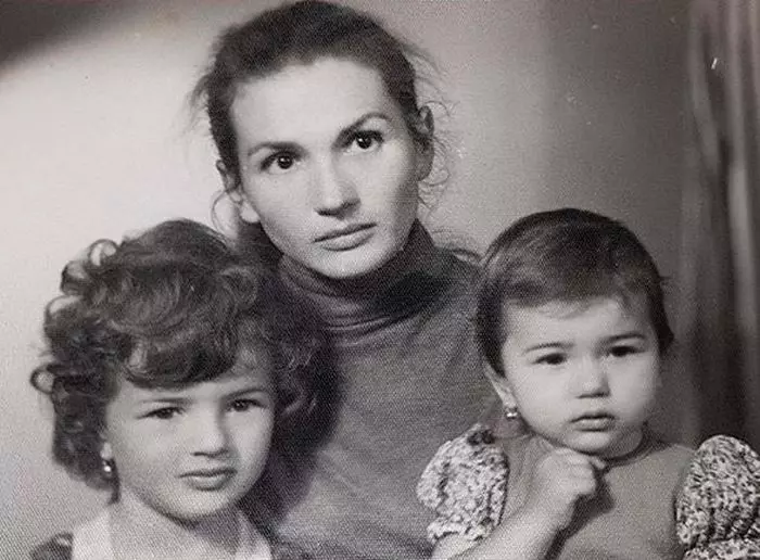 Maria Băsescu și fiicele ei, Ioana și Elena