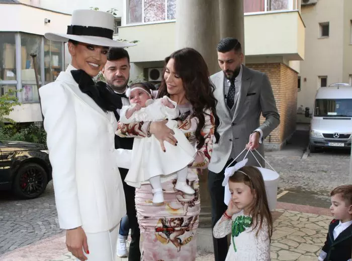 Nașii de botez ai fetiței Adelinei Pestrițu