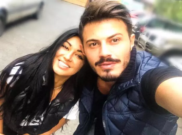 Elena Ionescu divorţează