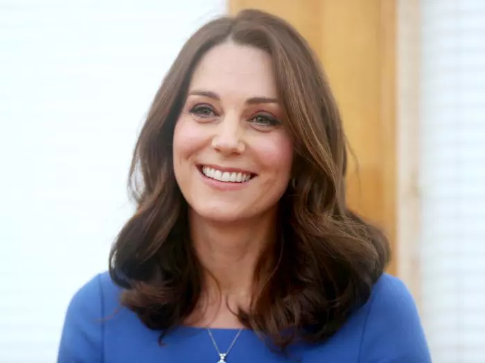 Kate Middleton a purtat o rochie Erdem de 2000 de lire