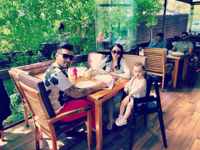 Nadir, Georgiana și fetița lor