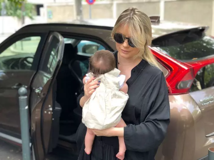 Laura Cosoi și fetița ei