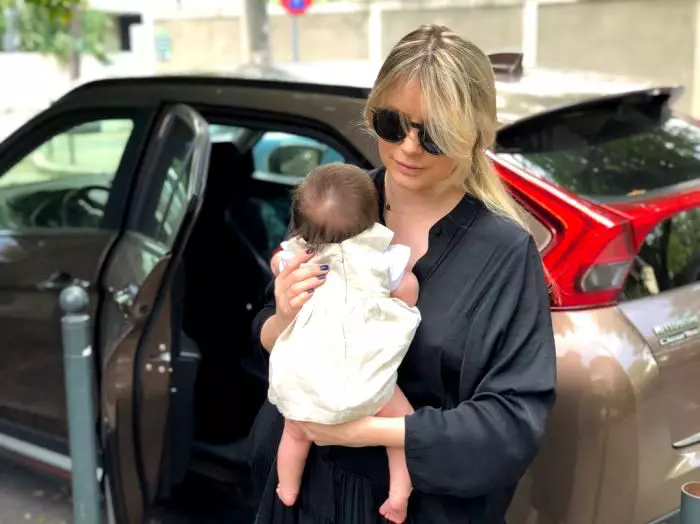 Laura-Cosoi-și-fetița-ei-6-1