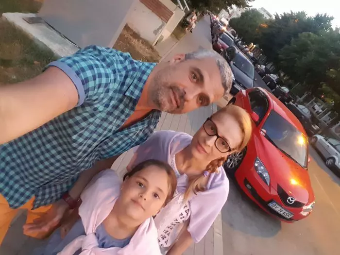 Aurelian Temișan, Monica Davidescu și fetița lor, Dora, în vacanță la munte