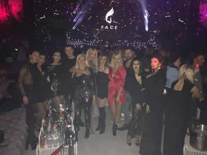 Bianca Dragusanu împreună cu prietenii săi