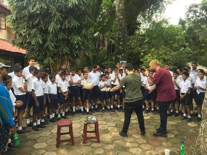 Surpriza la Asia Express