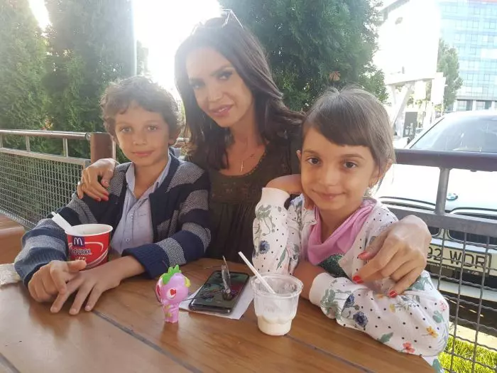 Cristina Spătar și cei doi copii