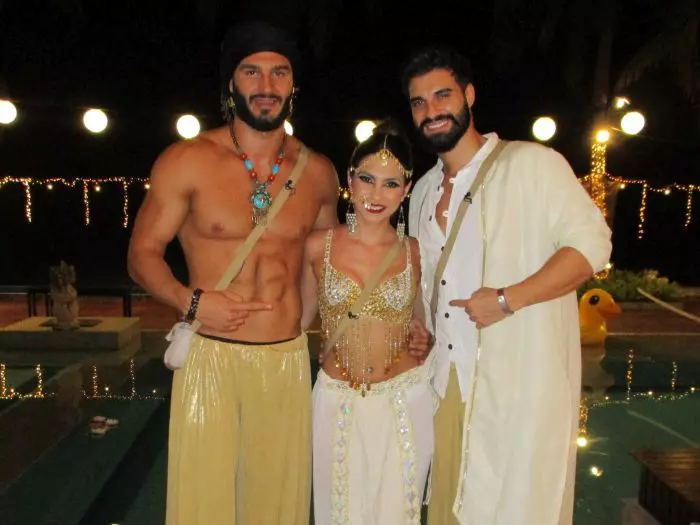 Denisa alături de ispitele masculine